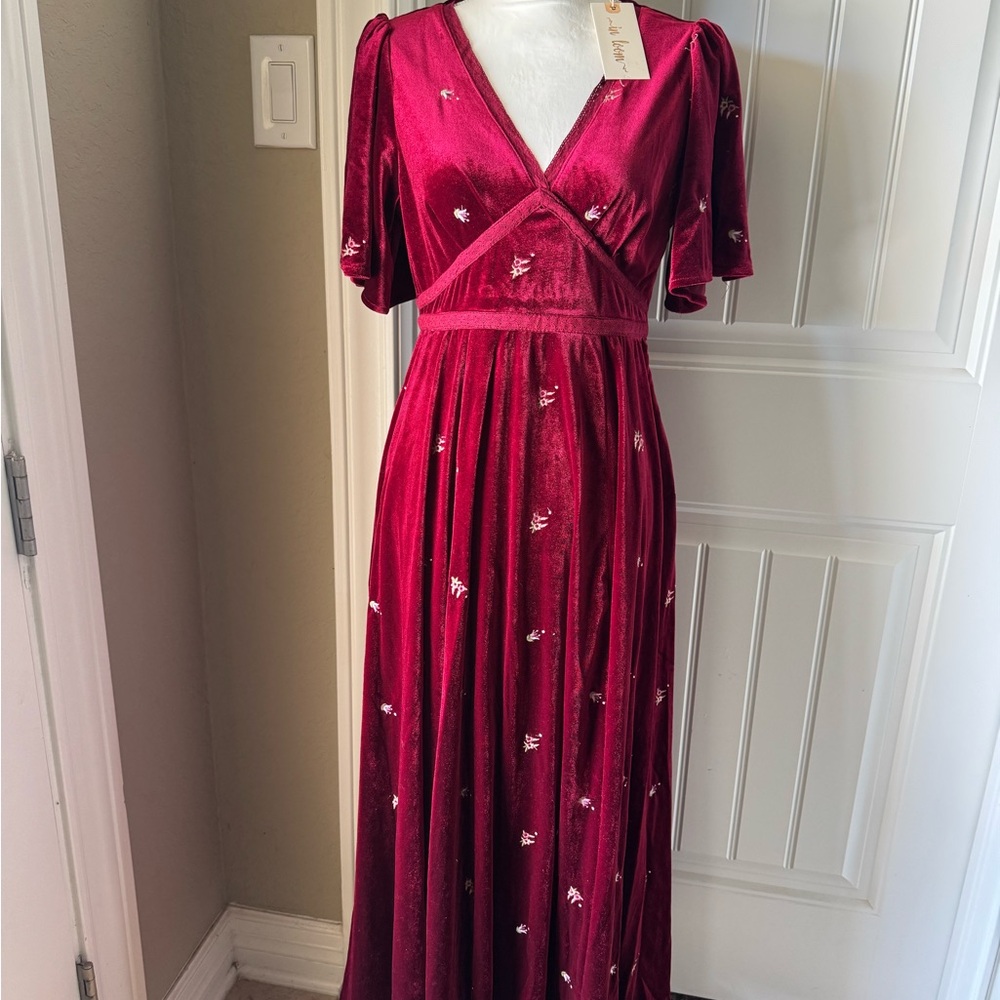 NWT In Loom Elegant Red Velvet Dress Princess waist embroidered flowers SZ M
